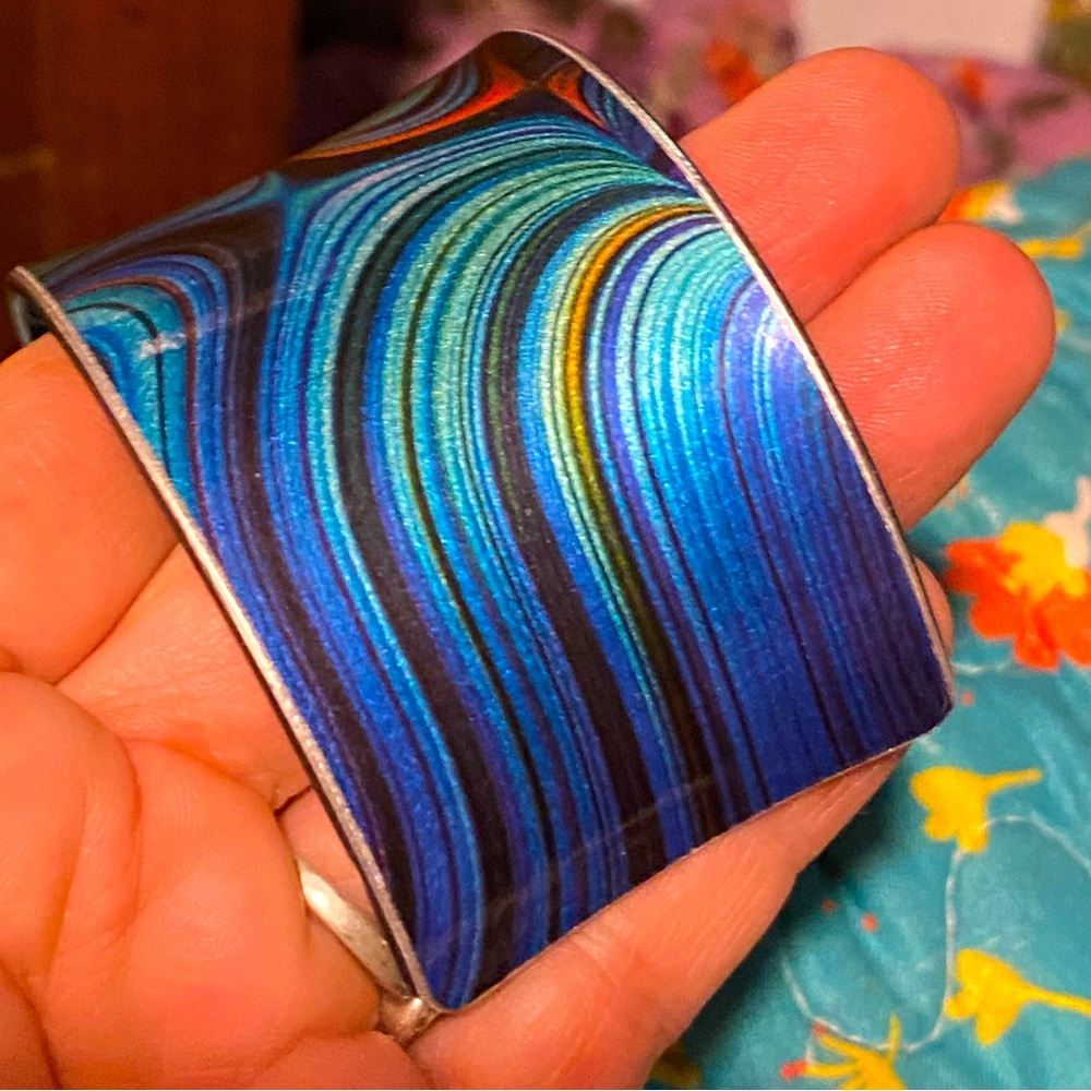 BUNDLE SALE 5/$25! Funky wide cuff,black lucite/multicolor metallic swirl - Picture 8 of 11